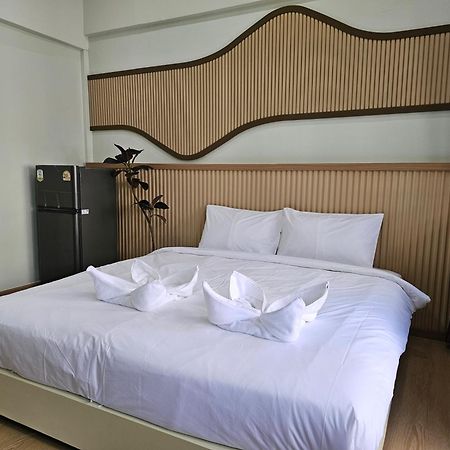 Lub Nai Hostel Patong Екстериор снимка