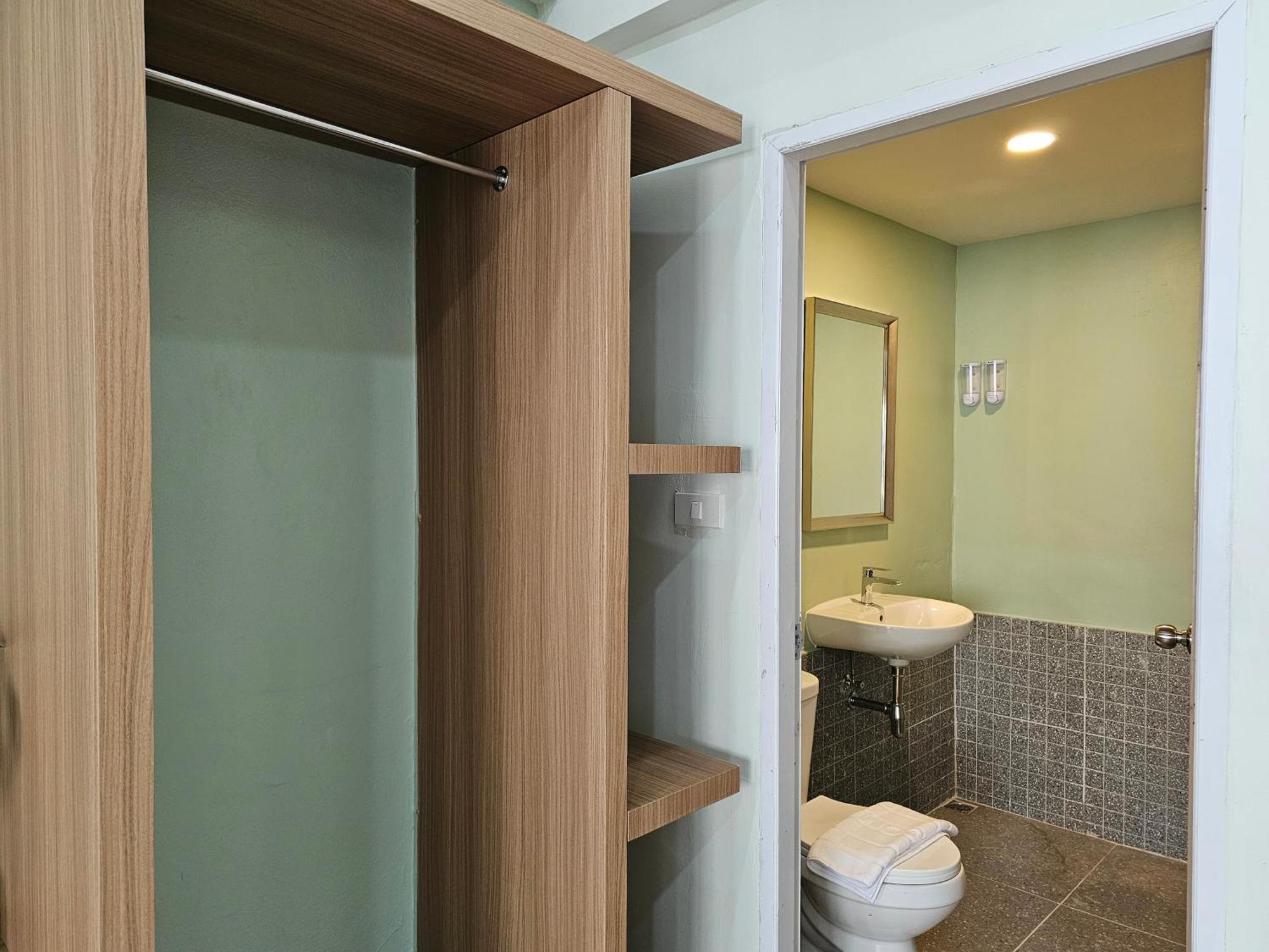 Lub Nai Hostel Patong Стая снимка
