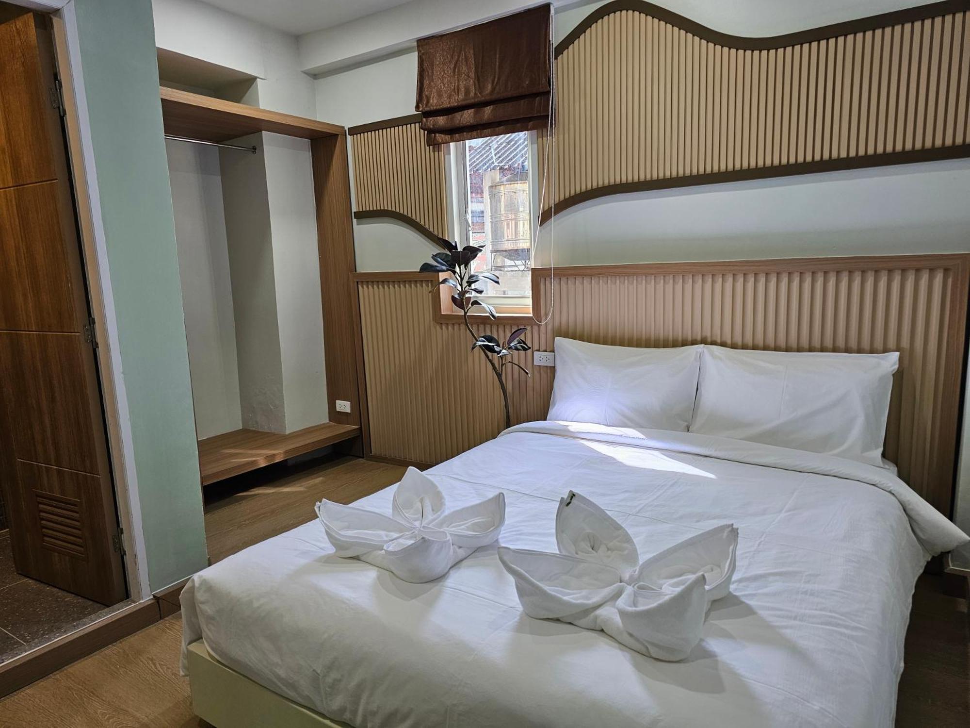 Lub Nai Hostel Patong Екстериор снимка
