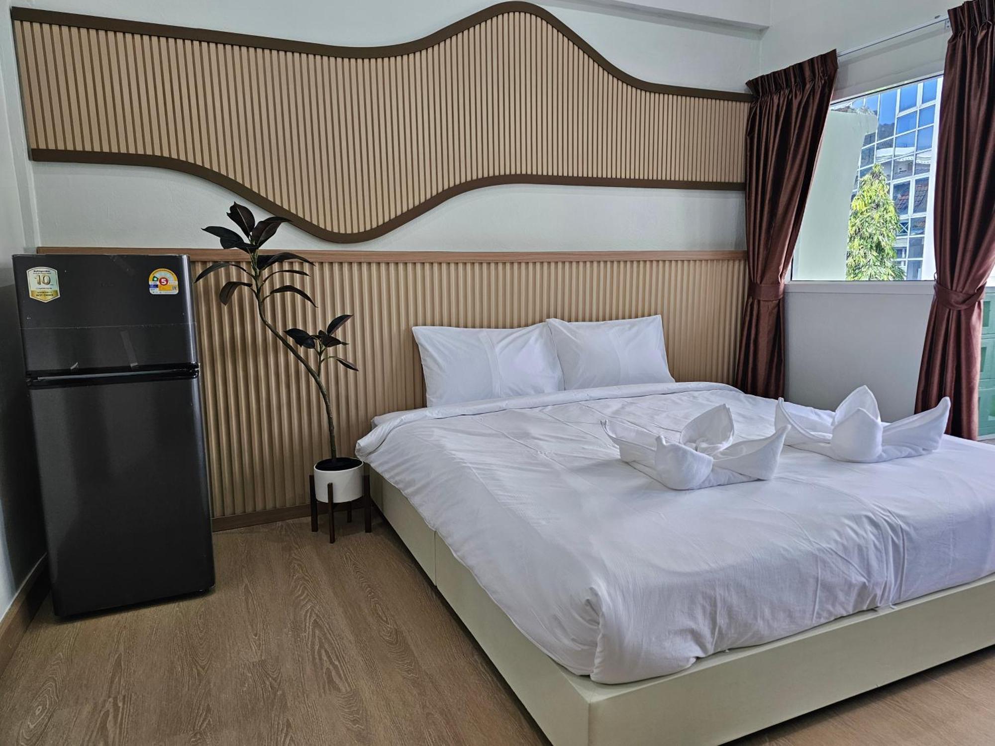 Lub Nai Hostel Patong Екстериор снимка