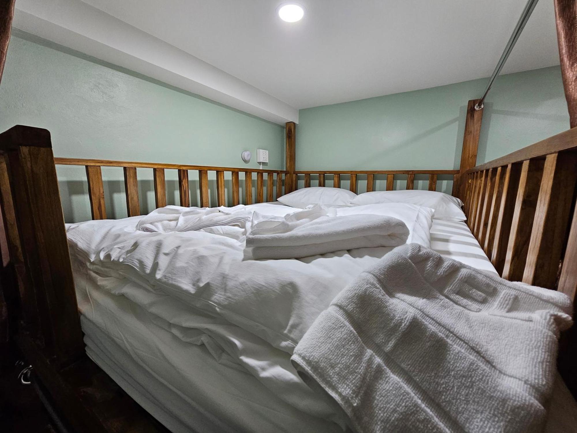 Lub Nai Hostel Patong Екстериор снимка