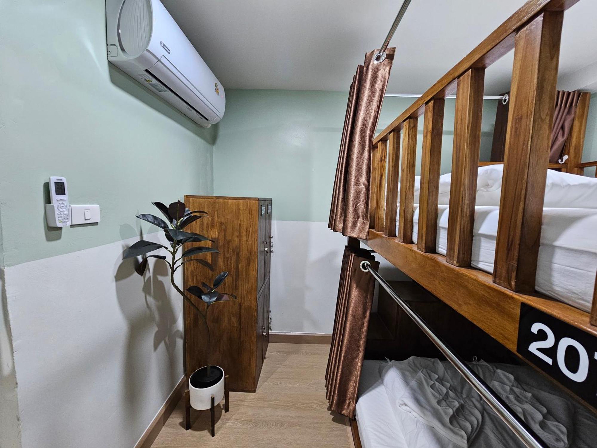 Lub Nai Hostel Patong Екстериор снимка