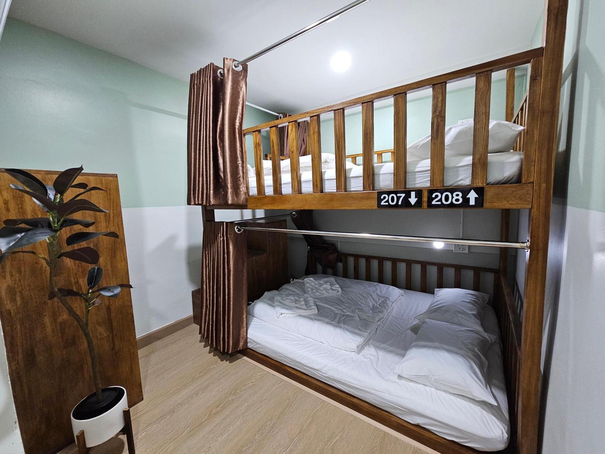 Lub Nai Hostel Patong Екстериор снимка