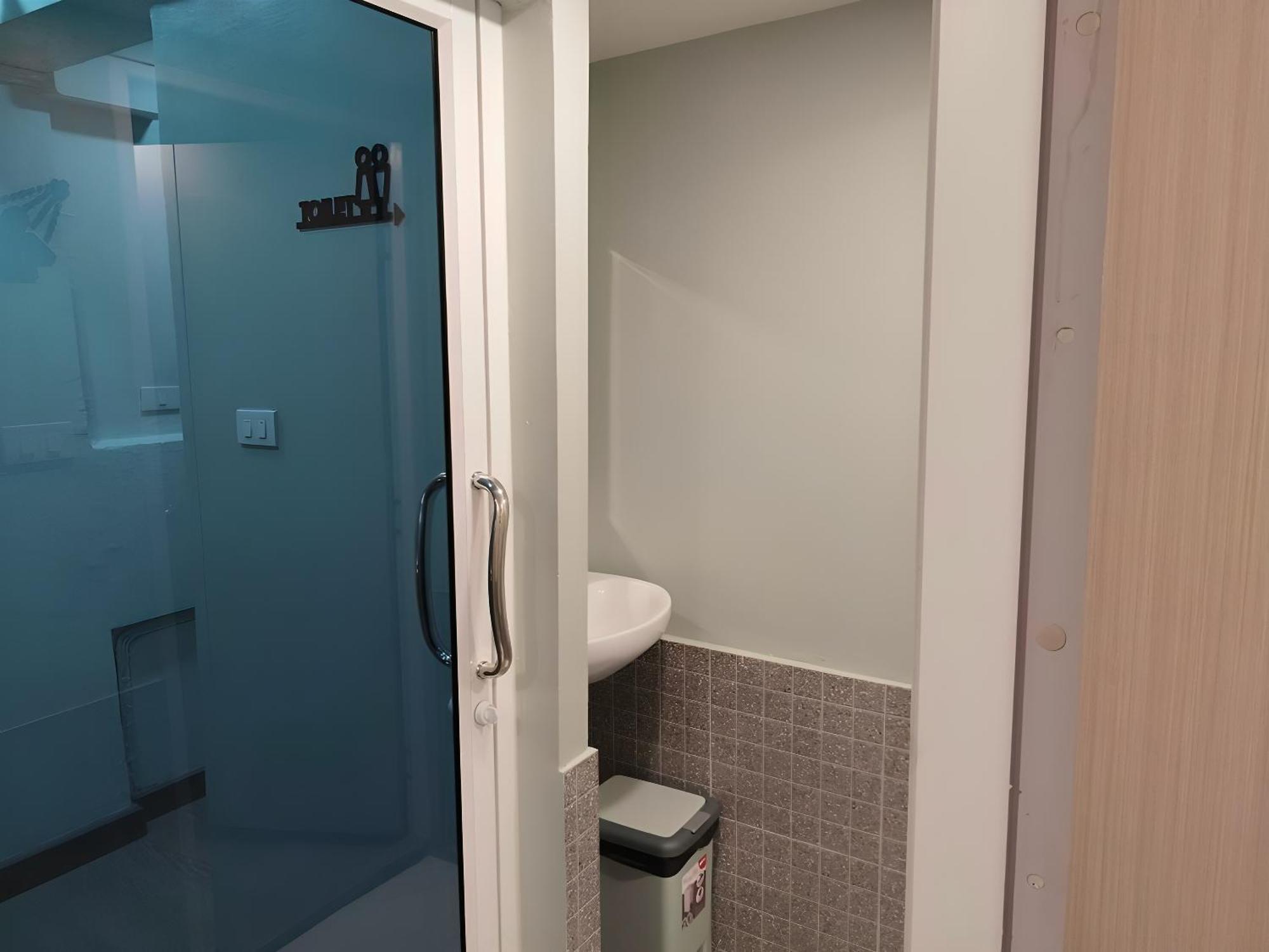 Lub Nai Hostel Patong Екстериор снимка