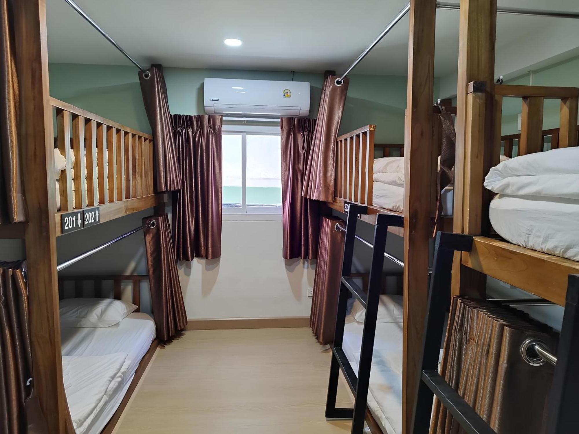 Lub Nai Hostel Patong Екстериор снимка