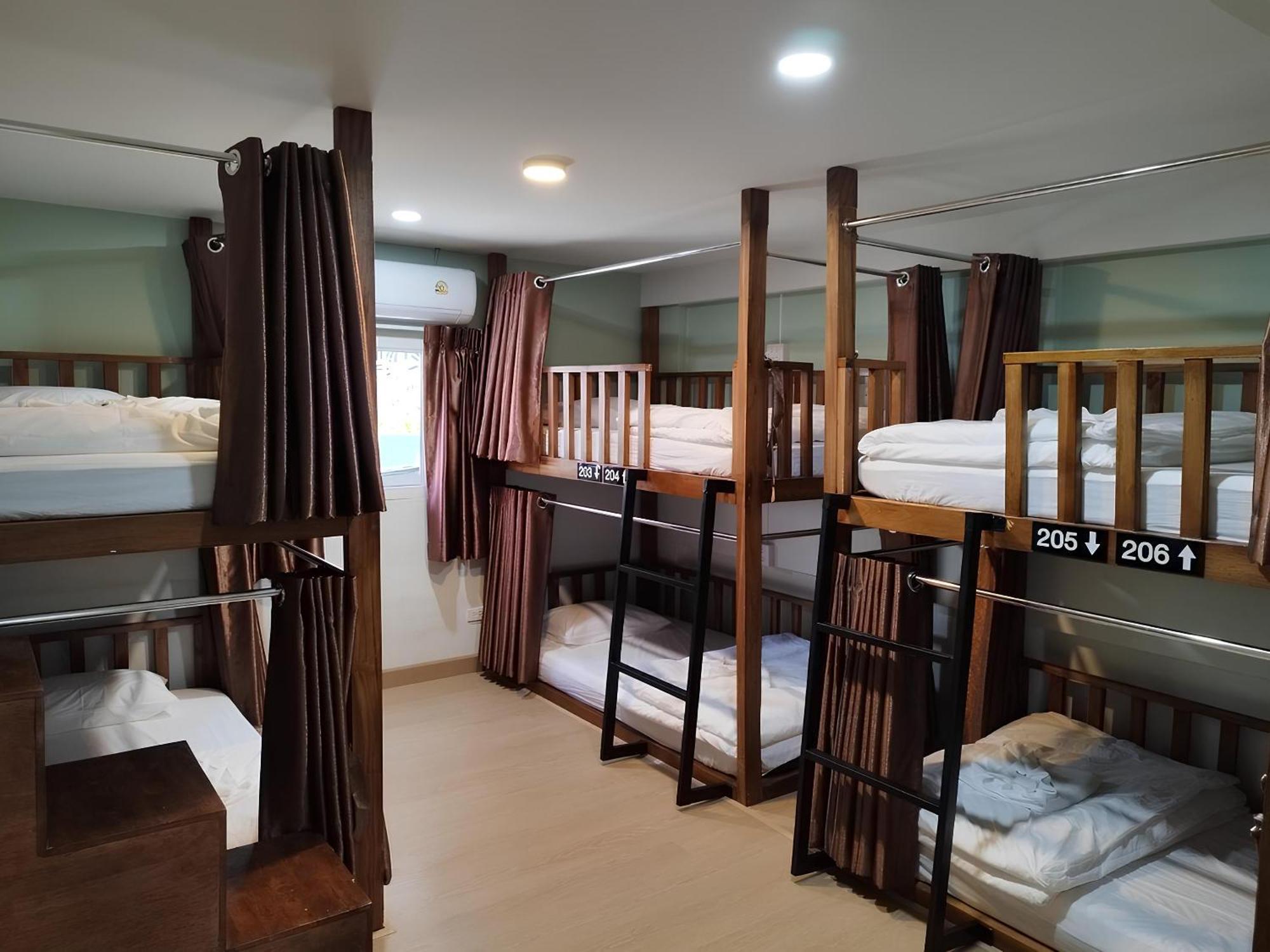 Lub Nai Hostel Patong Екстериор снимка